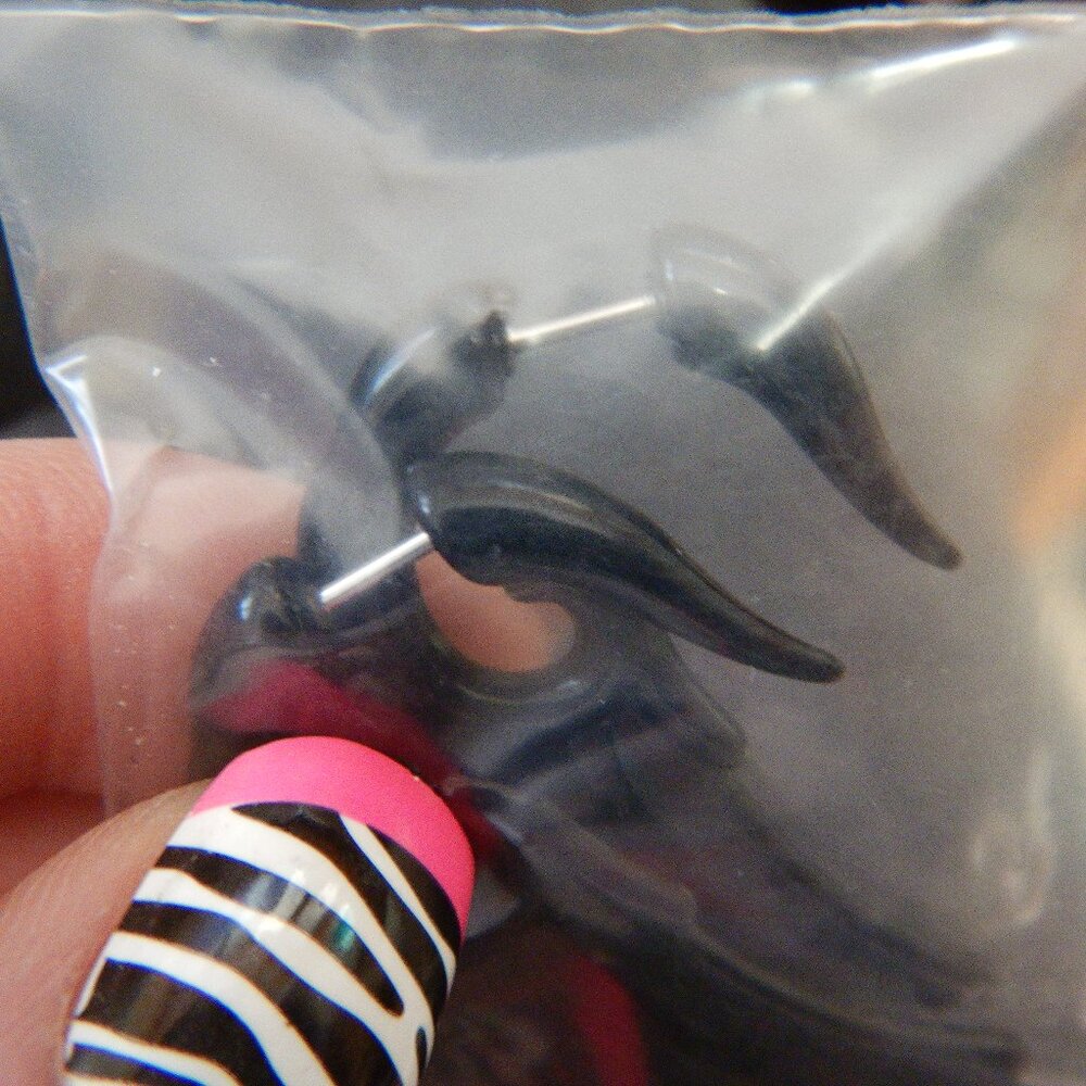 Fake gauge earrings-wings - Picture 2 of 2